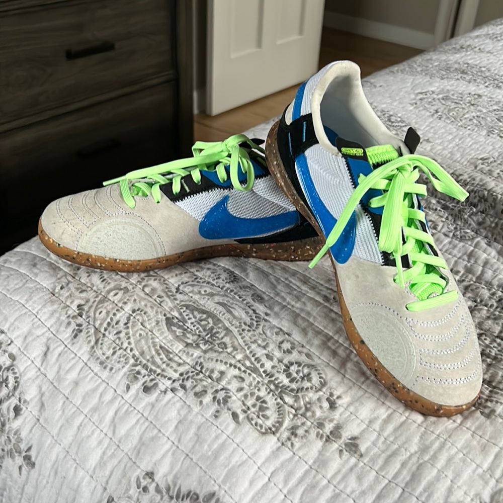 Youth Nike Sneakers size 5.5 Worn once